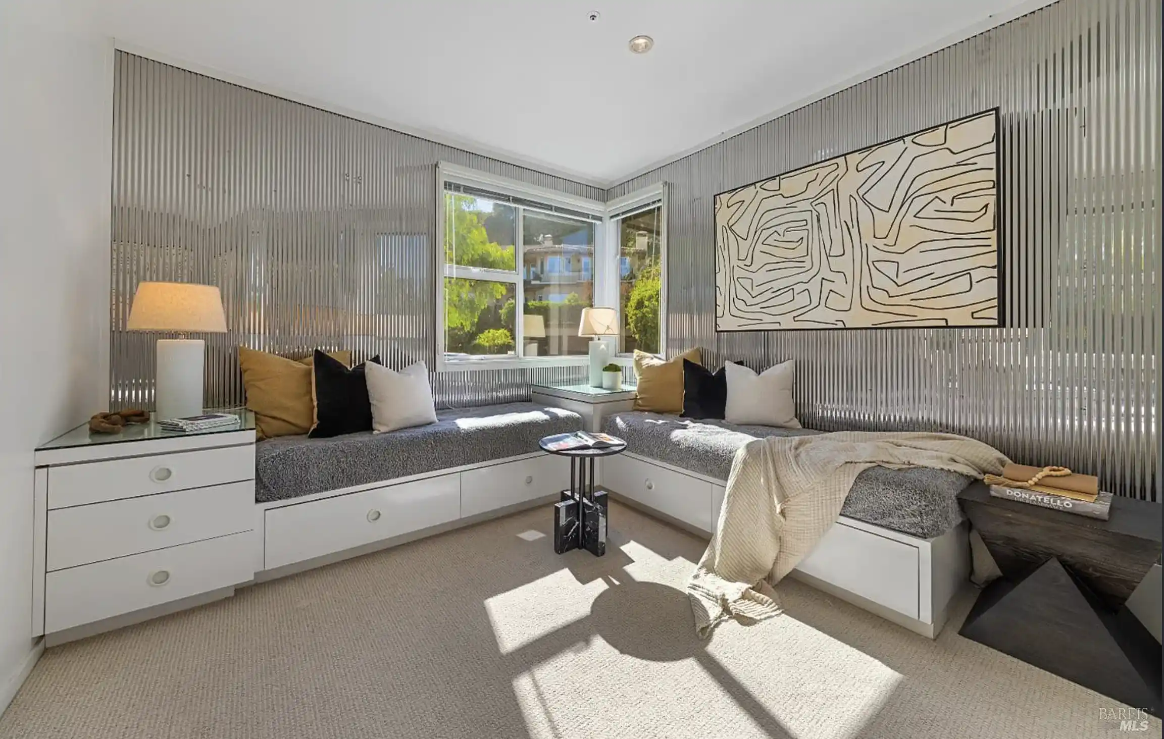 Contemporary Residence With Sweeping Views Across The Bay – image 13